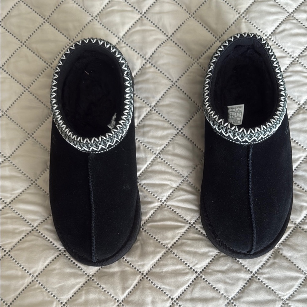 UGG Black Cozy Slippers with Minimalist Design